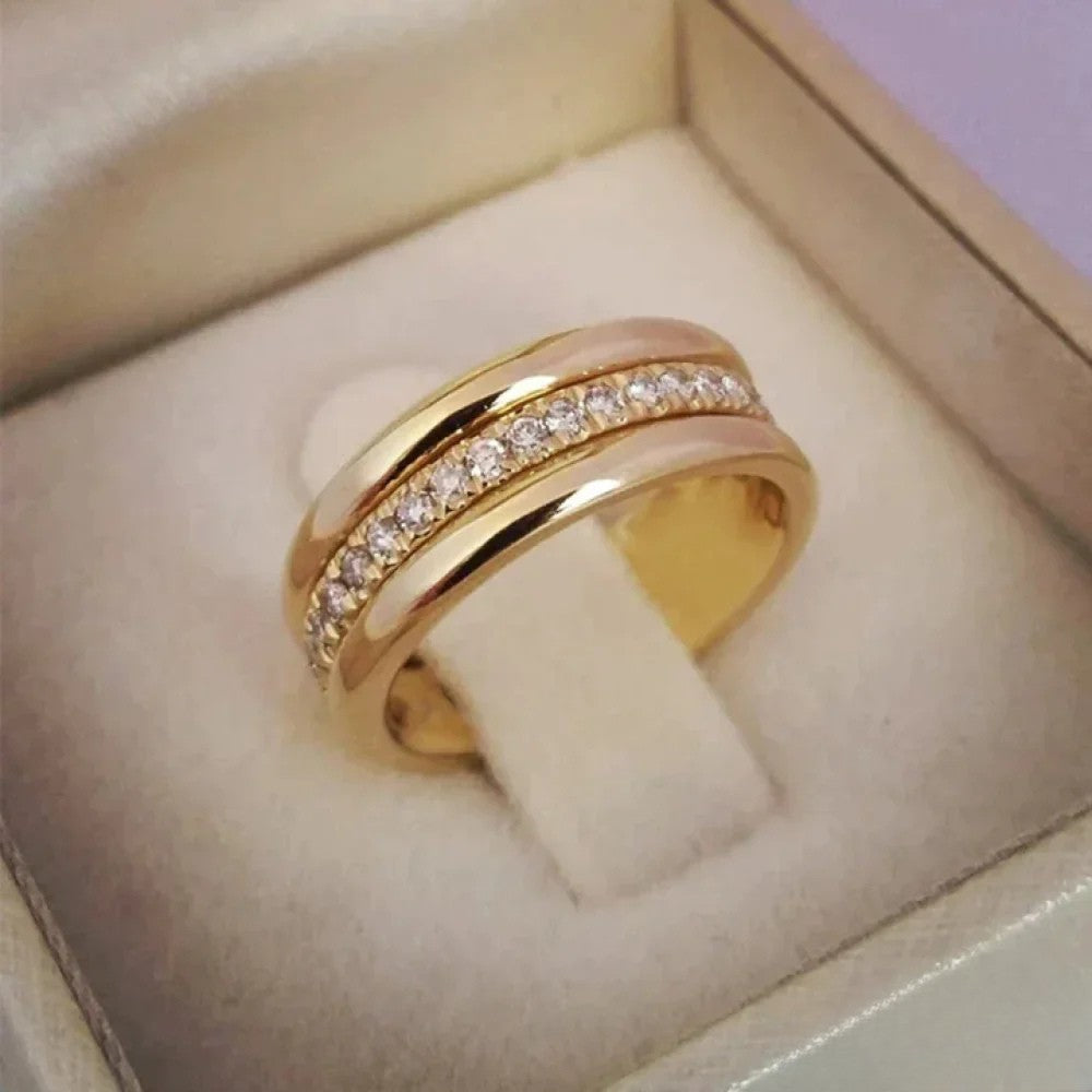 Elegante anillo doble con pavé de circonitas