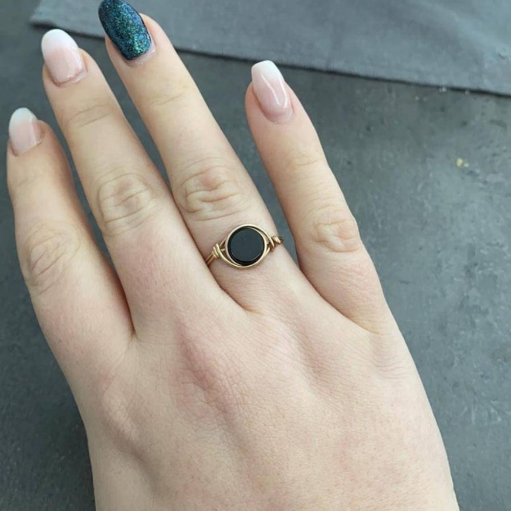Anillo nudo de ónix negro