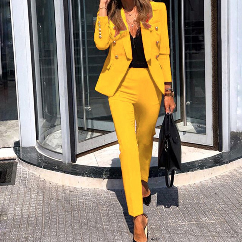 Conjunto elegante para mujer: chaqueta y pantalones