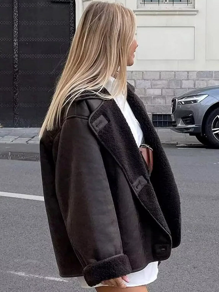 Abrigo moderno, elegante y cálido para mujer