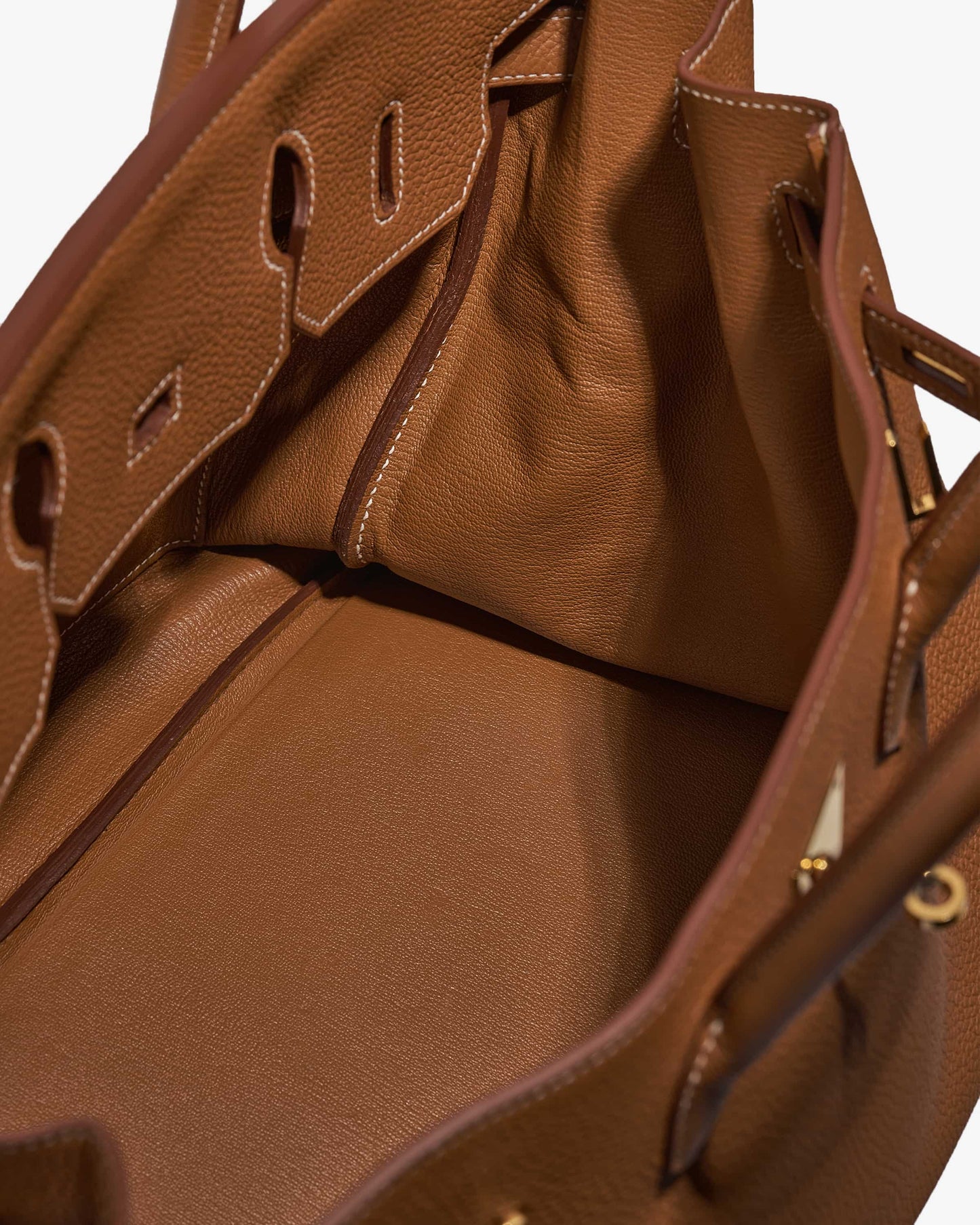 Bolso de mano elegante y atemporal