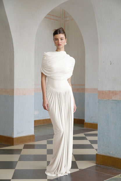 Vestido maxi plisado asimétrico