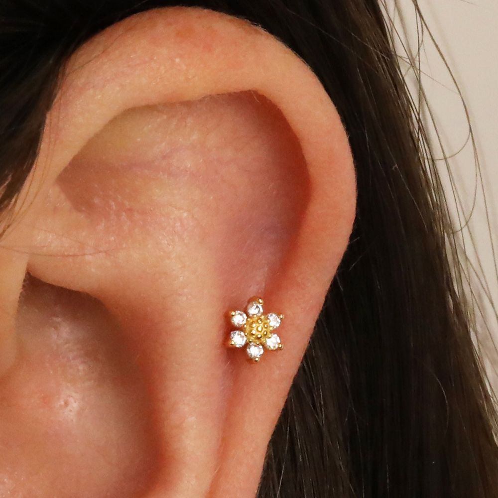 Aretes de cartílago con diseño de girasol