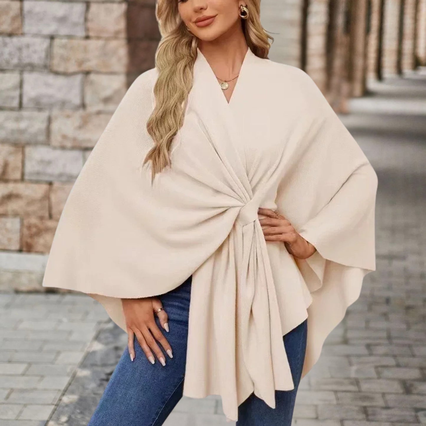 Blusa con capa con nudo frontal