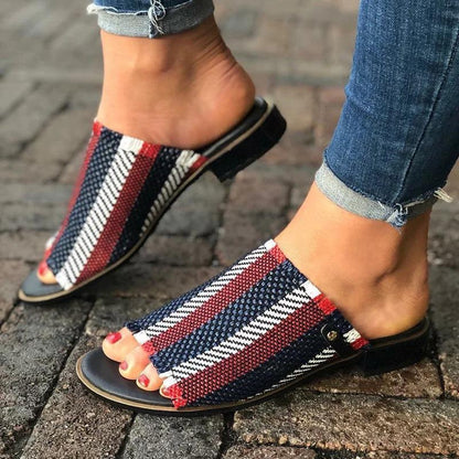 sandalias romanas con tacón bajo y puntera abierta
