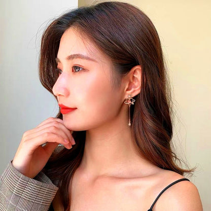 Aretes de hilo rojos en forma de corazón