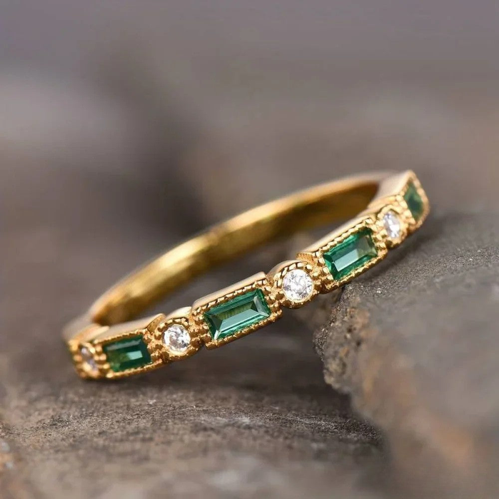 Anillo de oro retro con zirconia cúbica verde