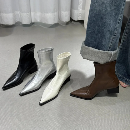 Botines elegantes con punta y tacón bloque