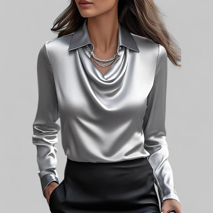 Elegante blusa de satén con escote