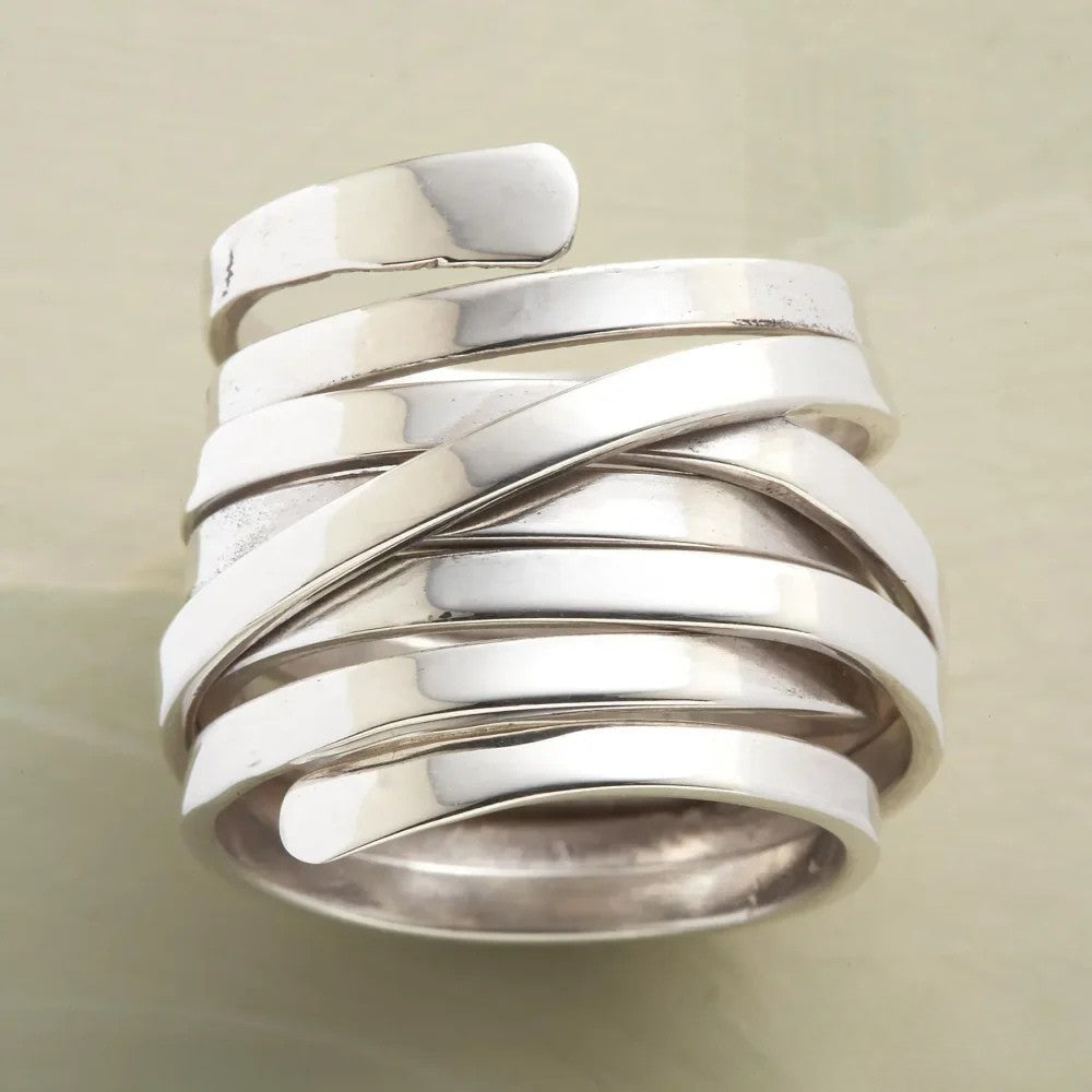 Anillo de plata antiguo con capa gruesa