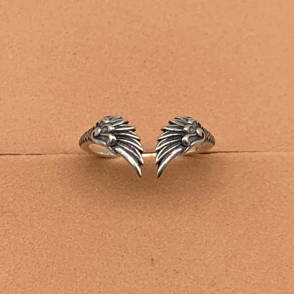 Anillo alado de lujo (ajustable)