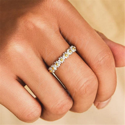 Anillo con flor de margarita dulce (ajustable)