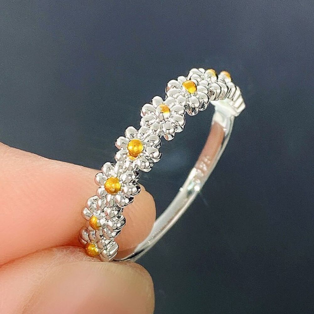 Anillo con flor de margarita dulce (ajustable)