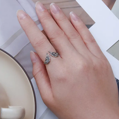 Anillo alado de lujo (ajustable)