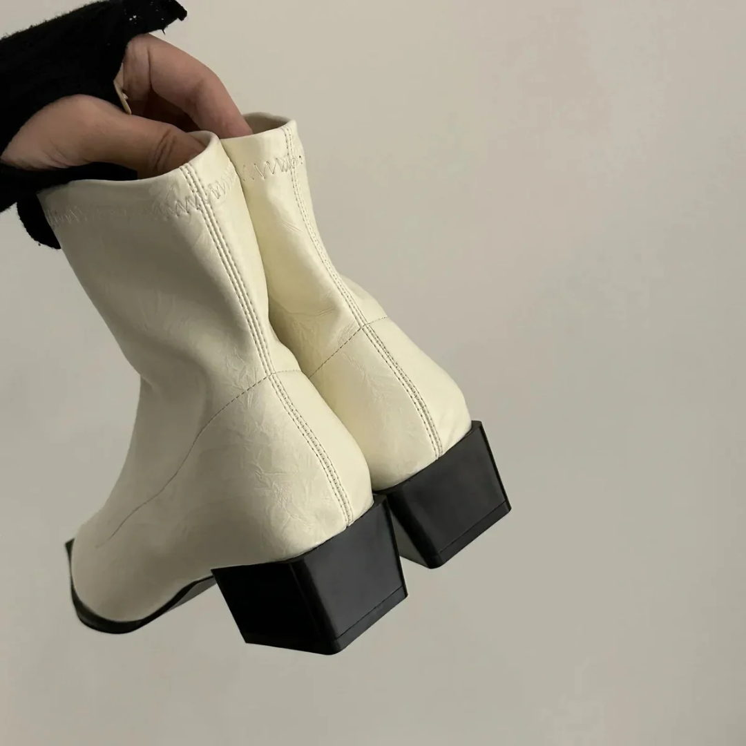 Botines elegantes con punta y tacón bloque