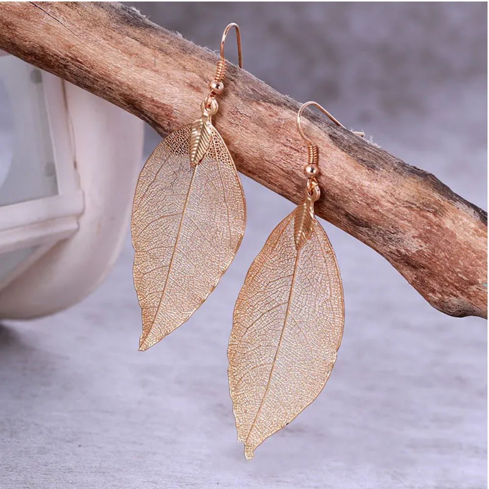 Pendientes de hoja dorada