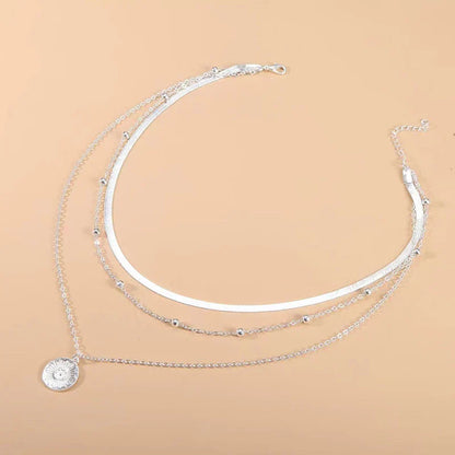 Collar de tres hilos