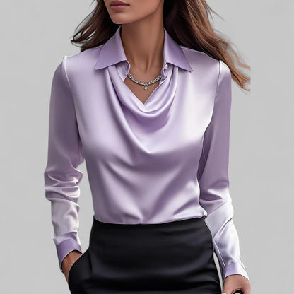 Elegante blusa de satén con escote