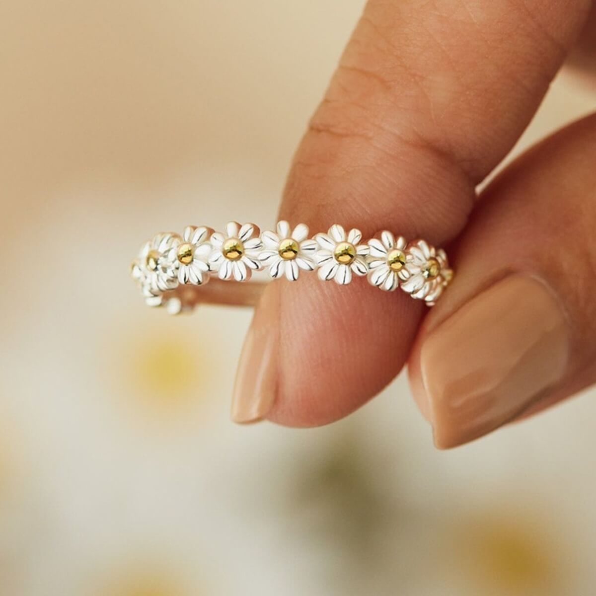 Anillo con flor de margarita dulce (ajustable)