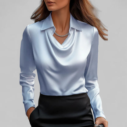 Elegante blusa de satén con escote