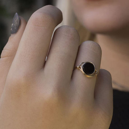 Anillo nudo de ónix negro