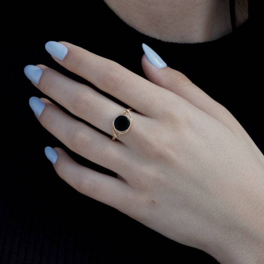 Anillo nudo de ónix negro