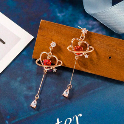 Aretes de hilo rojos en forma de corazón