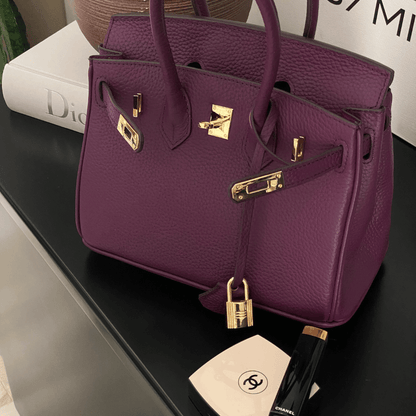 Bolso de mano elegante y atemporal