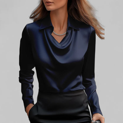 Elegante blusa de satén con escote