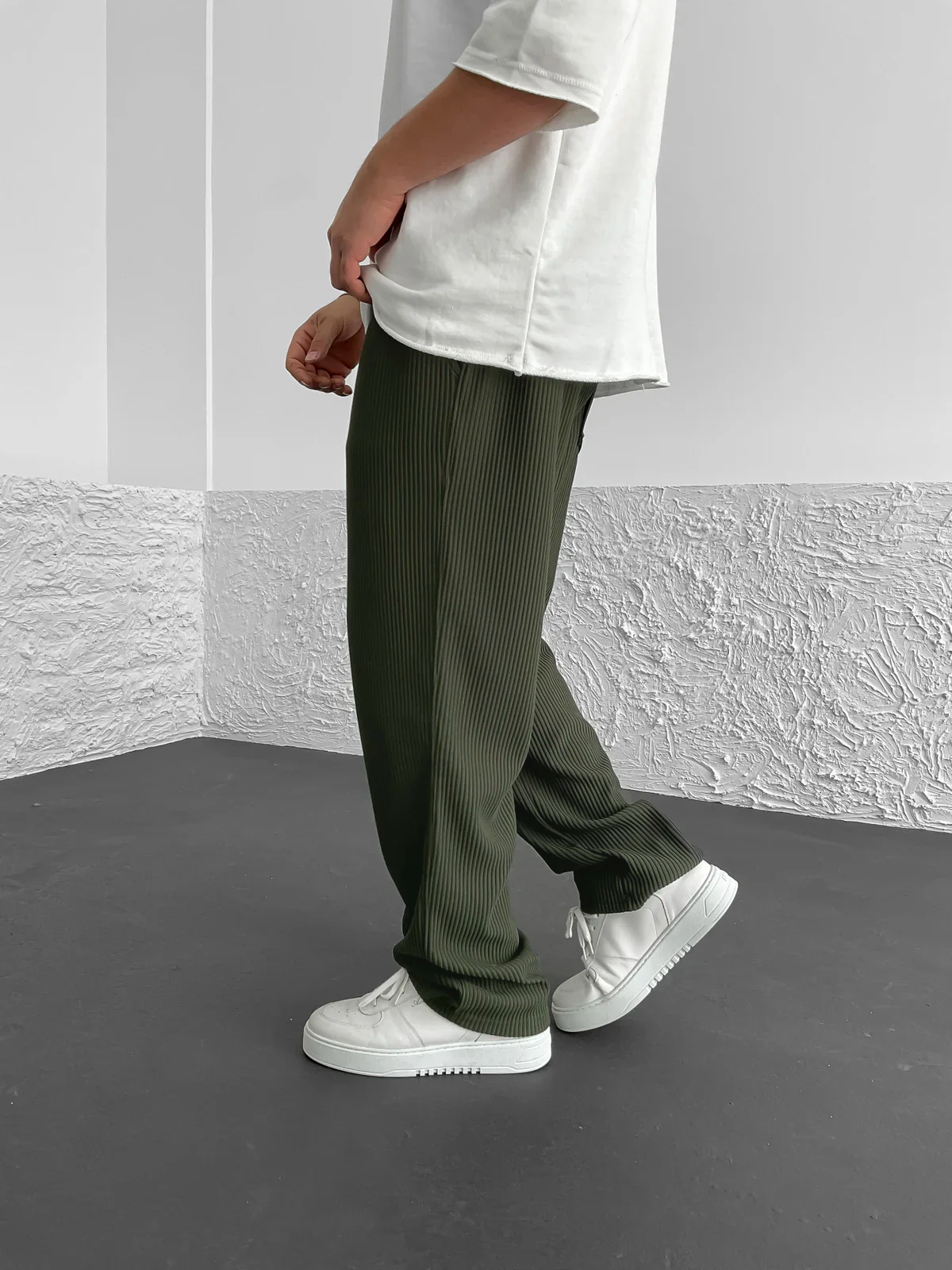 Pantalón acanalado relajado