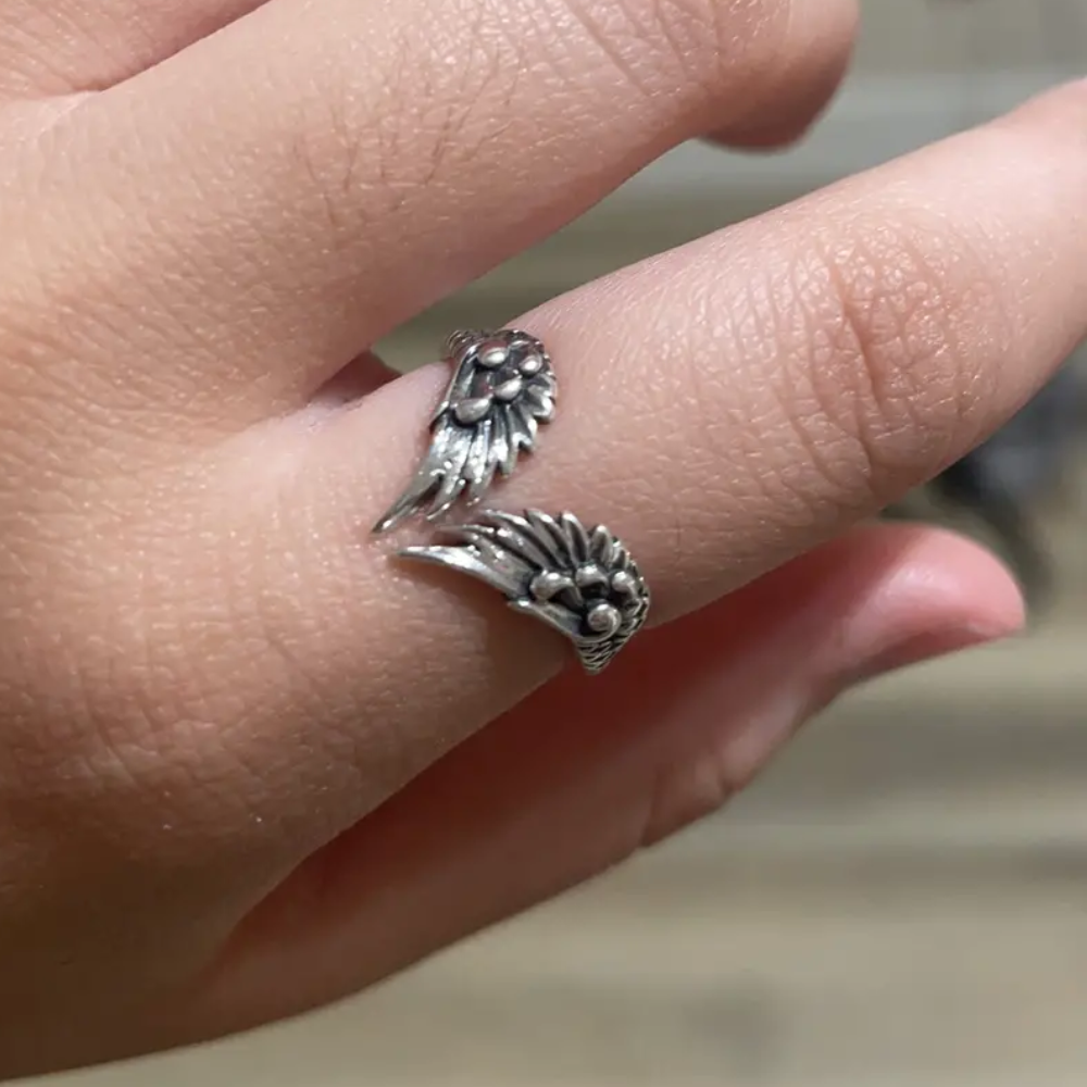 Anillo alado de lujo (ajustable)