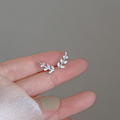 Pendientes de hojas brillantes