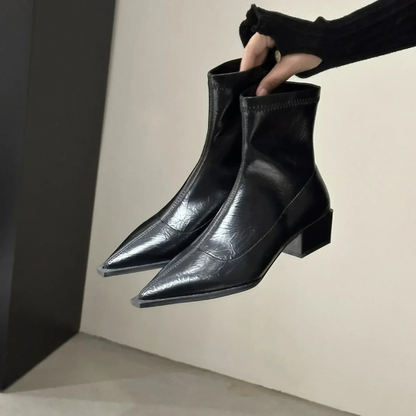 Botines elegantes con punta y tacón bloque