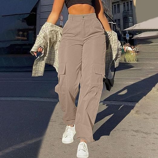 Pantalones estilo cargo con bolsillos
