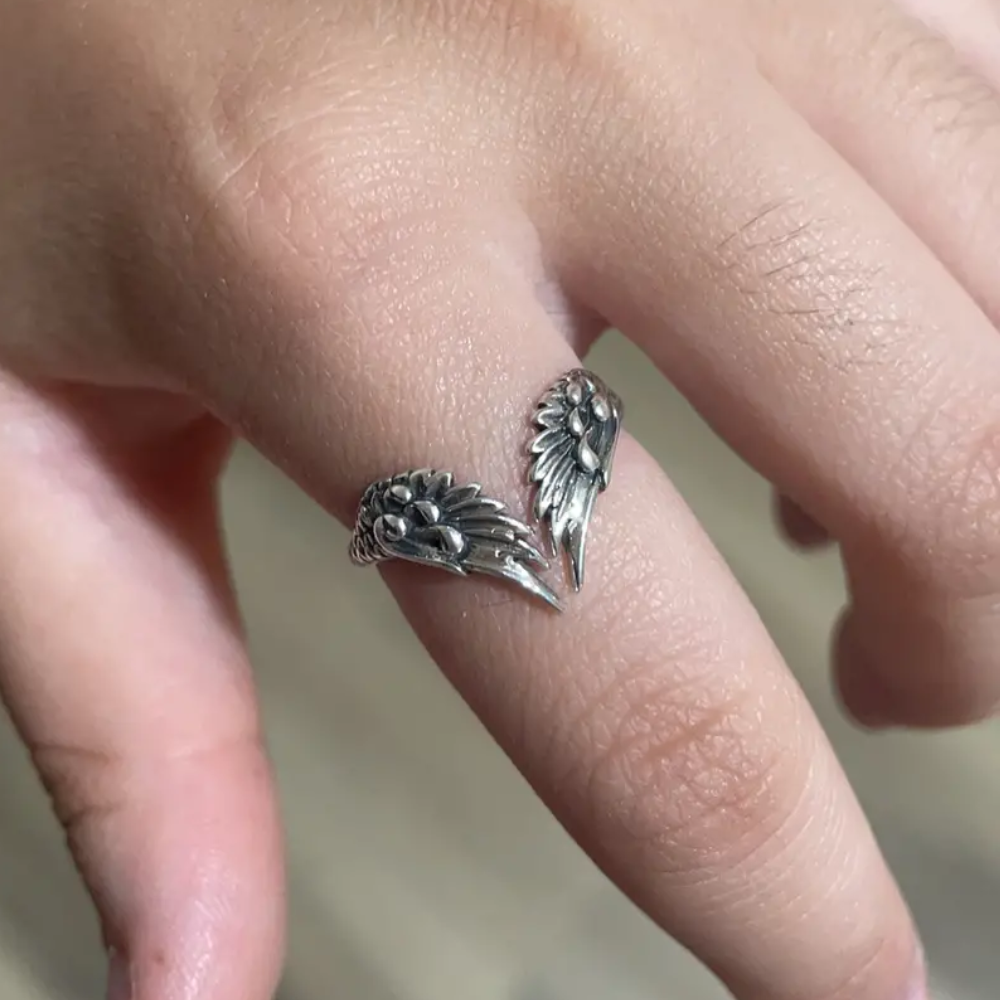 Anillo alado de lujo (ajustable)