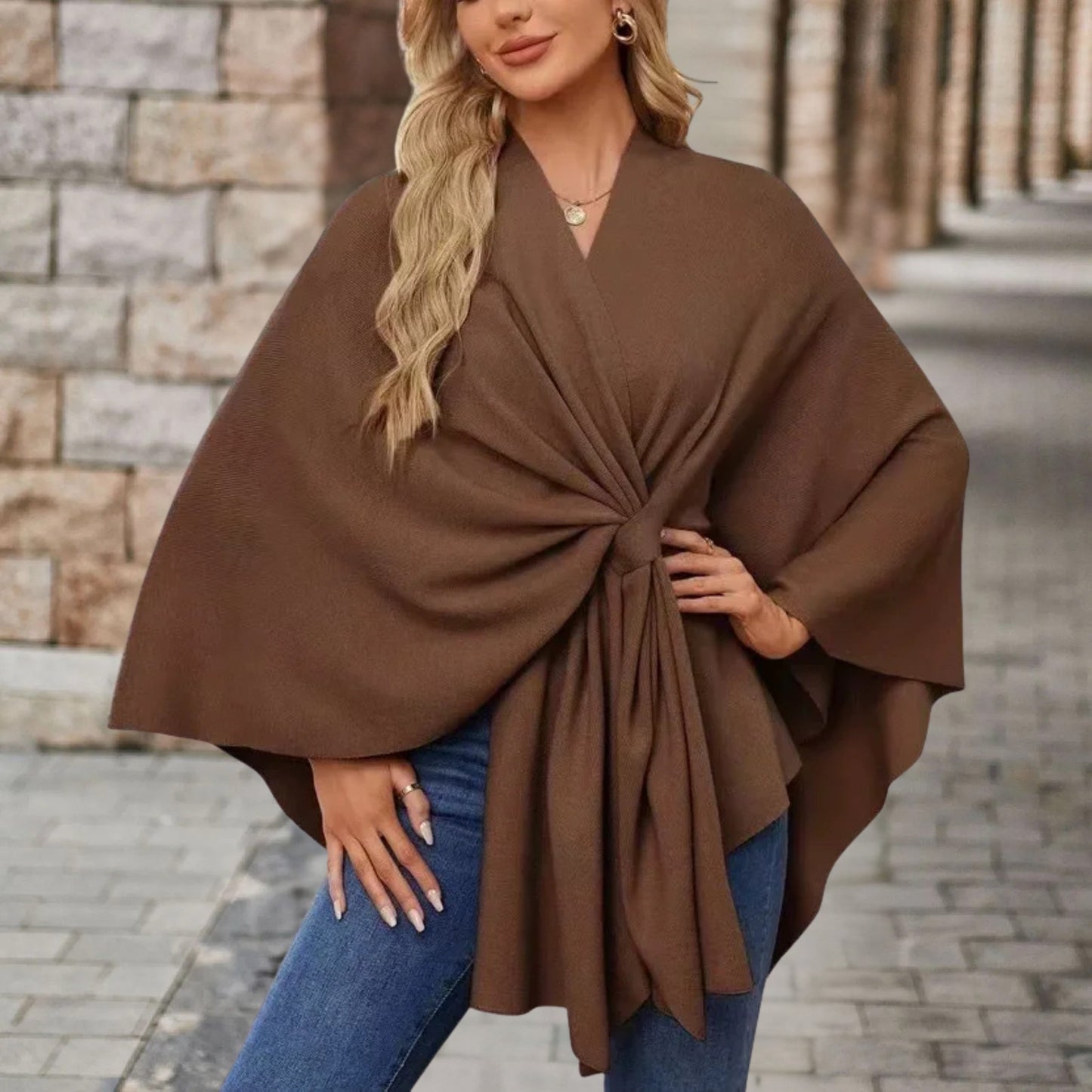 Blusa con capa con nudo frontal