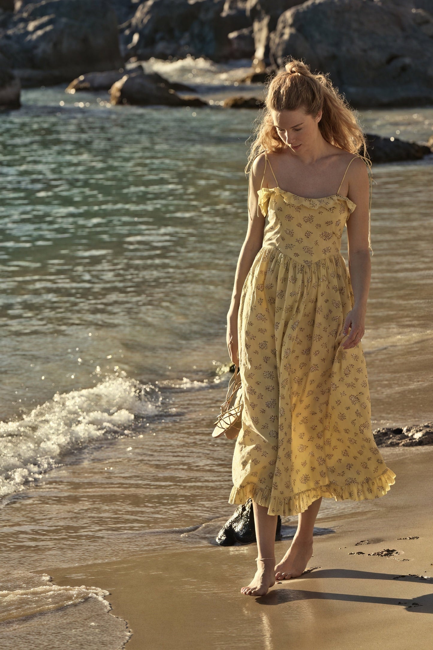 Vestido Midi Floral con Volantes