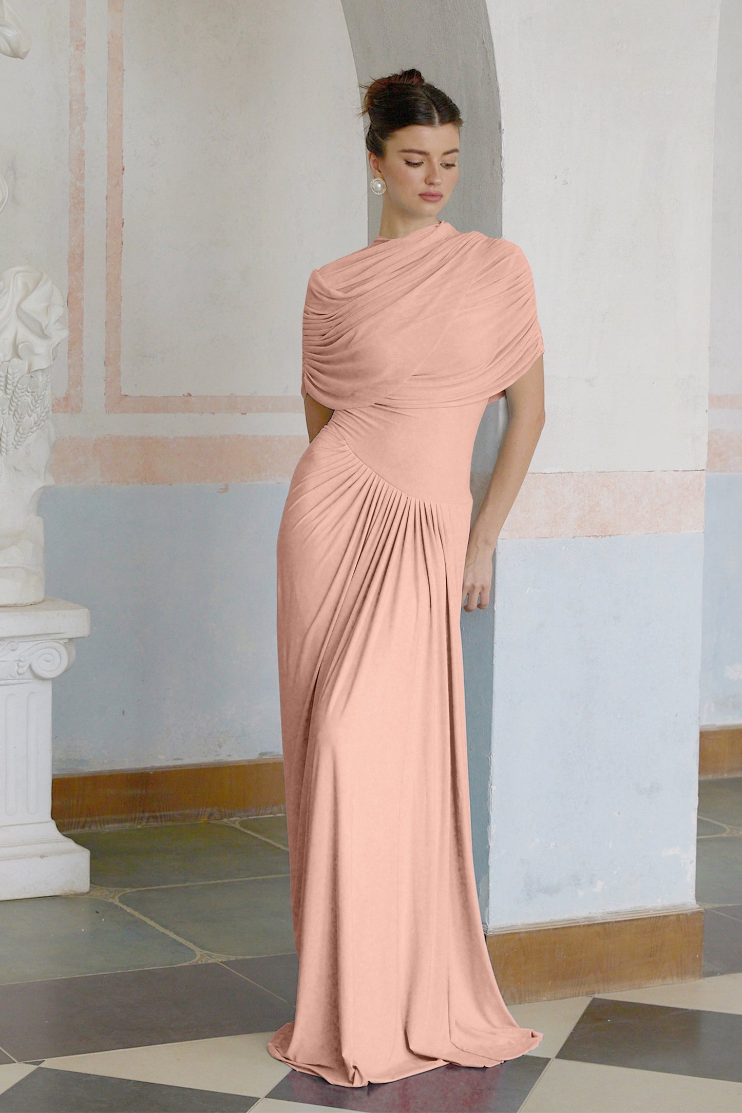 Vestido maxi plisado asimétrico
