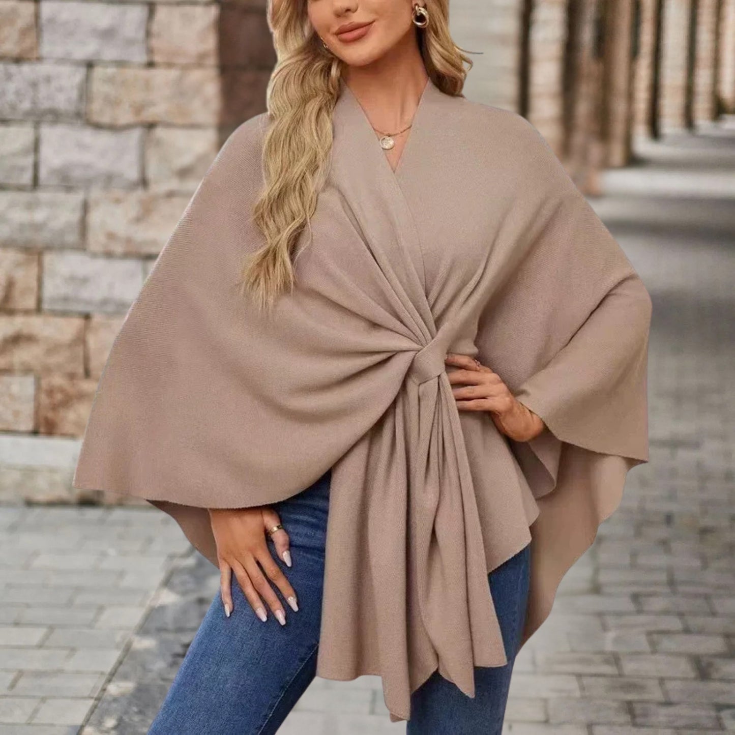 Blusa con capa con nudo frontal