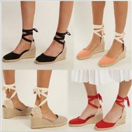 Sandalias de cuña con tiras tipo vendaje