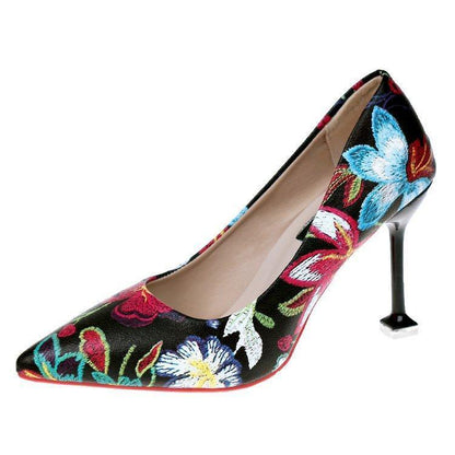 Zapatos de tacón alto de aguja con flores y bordado retro