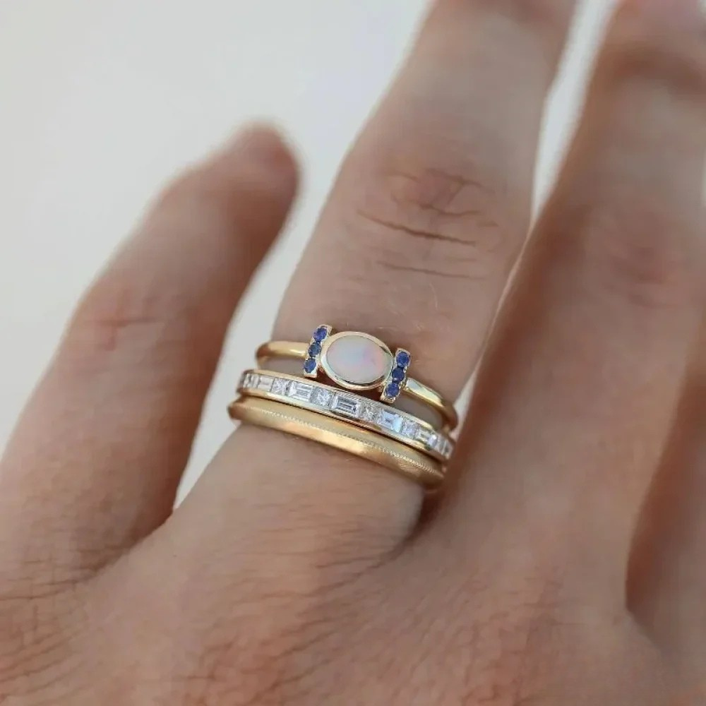 Conjunto de anillos vintage de oro con ópalos