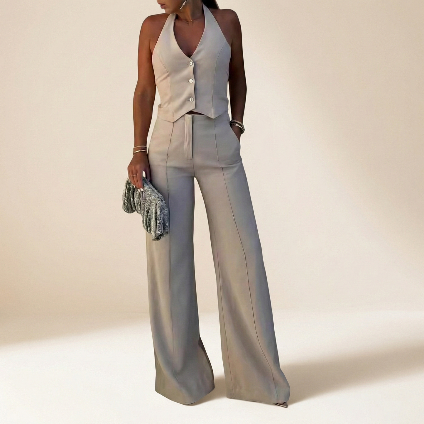 Conjunto con chaleco de traje y pantalones casuales