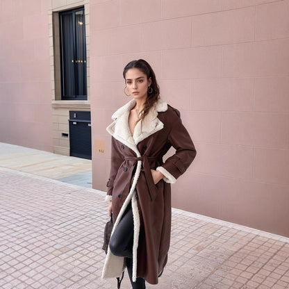 Abrigo largo elegante para mujer con solapas anchas