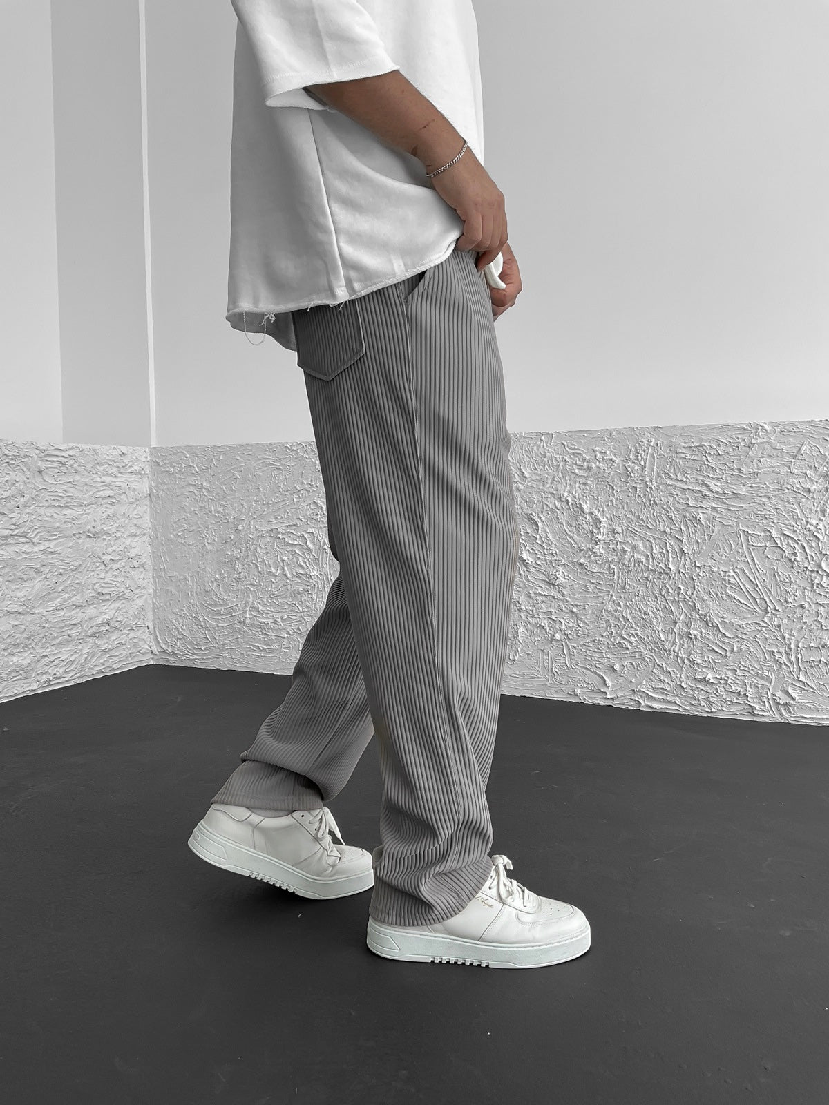 Pantalón acanalado relajado