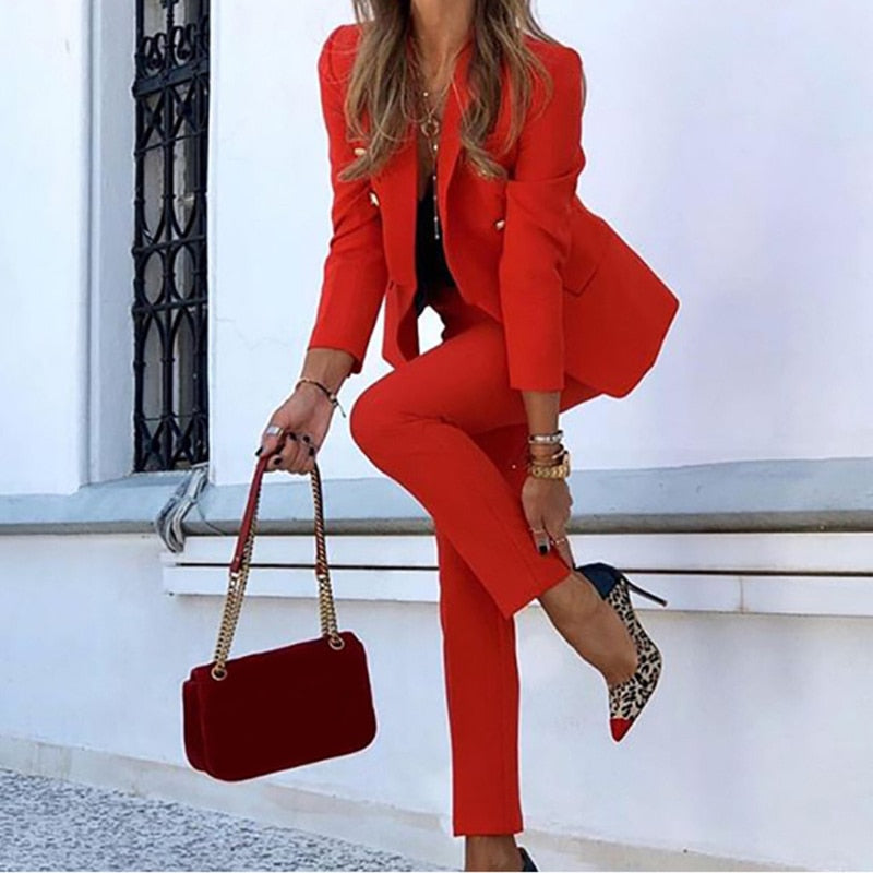 Conjunto elegante para mujer: chaqueta y pantalones