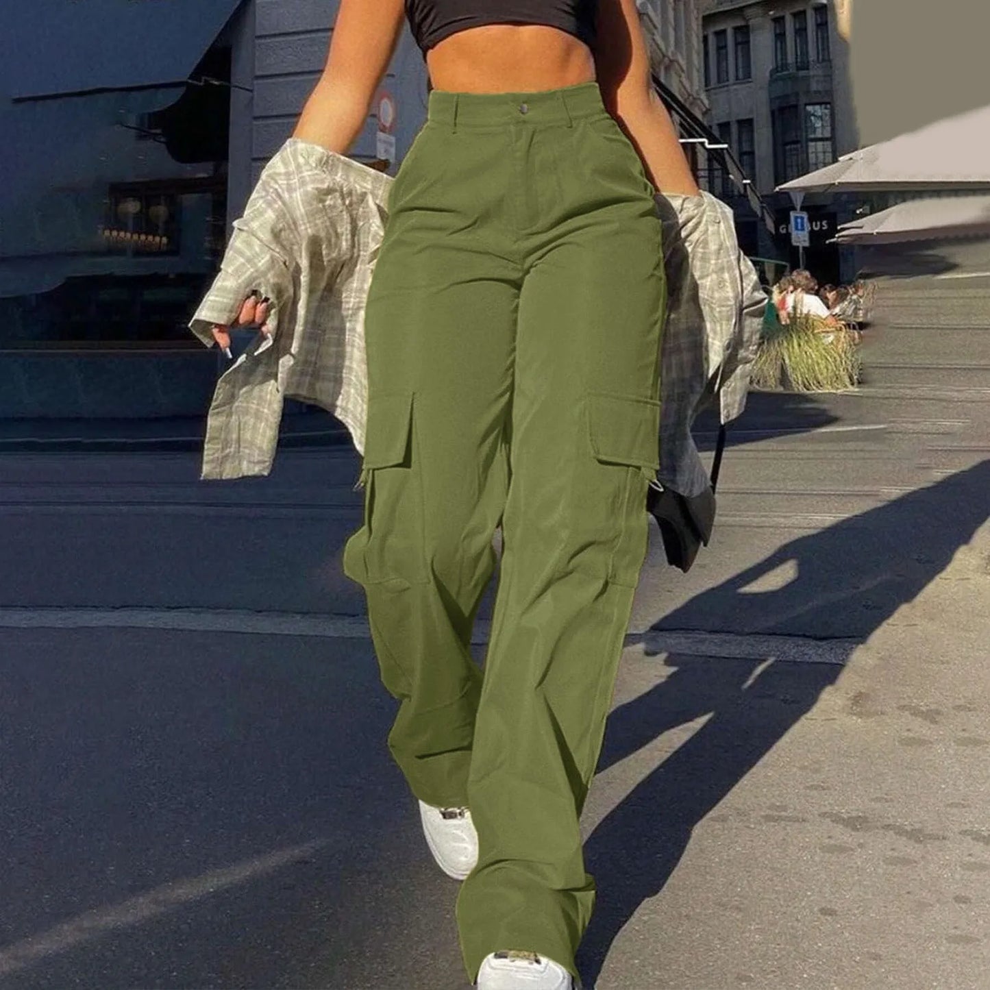 Pantalones estilo cargo con bolsillos