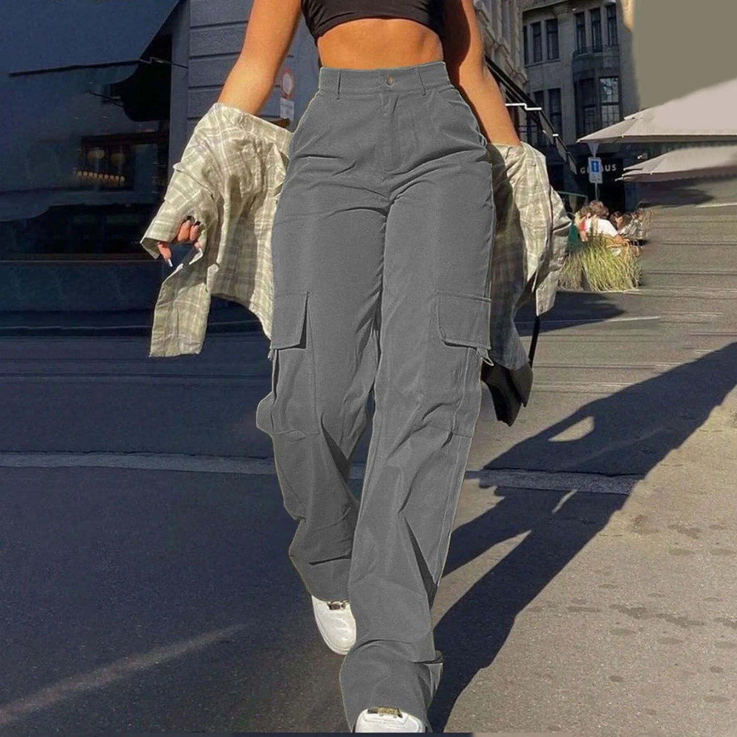 Pantalones estilo cargo con bolsillos