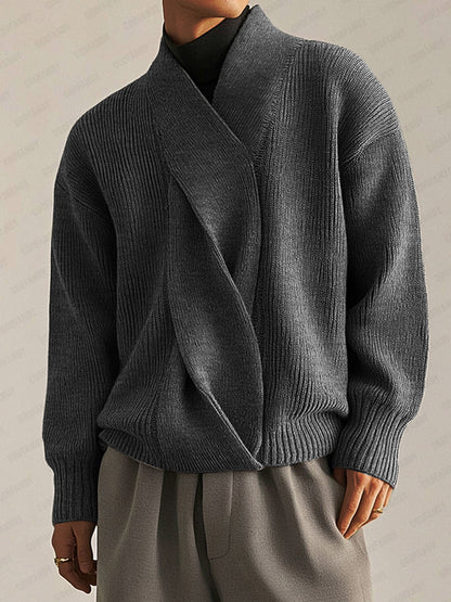 Suéter suave con diseño twist elegante
