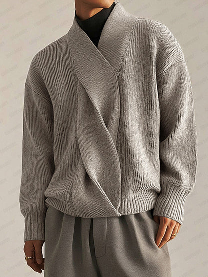 Suéter suave con diseño twist elegante